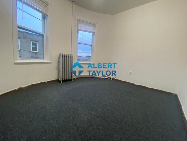 Foto del edificio - 10 Parker Hill Ave