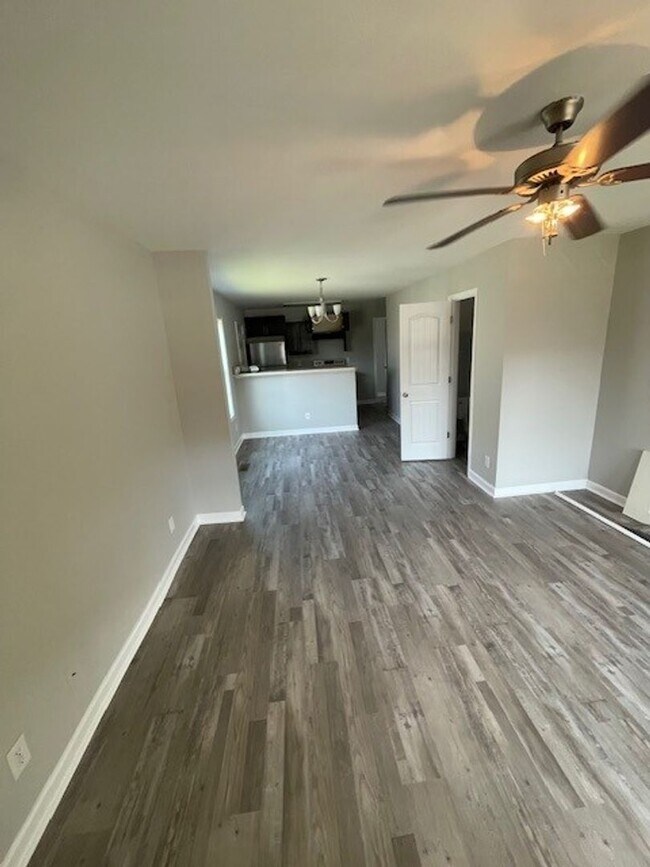 Foto del edificio - 1245 Bluebird Rd