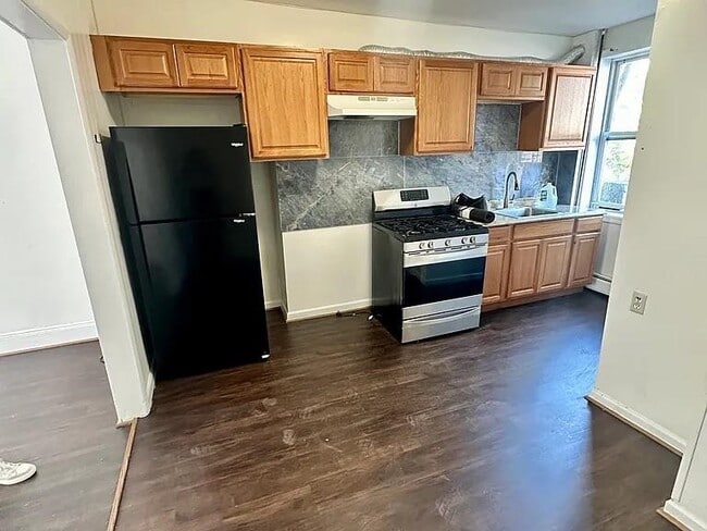 Building Photo - 340 2nd St