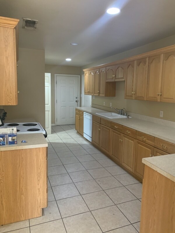 Building Photo - 917 N Hancock Ave