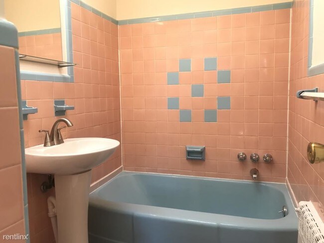 Building Photo - 2 br, 1 bath Apartment - 1038 Knorr St