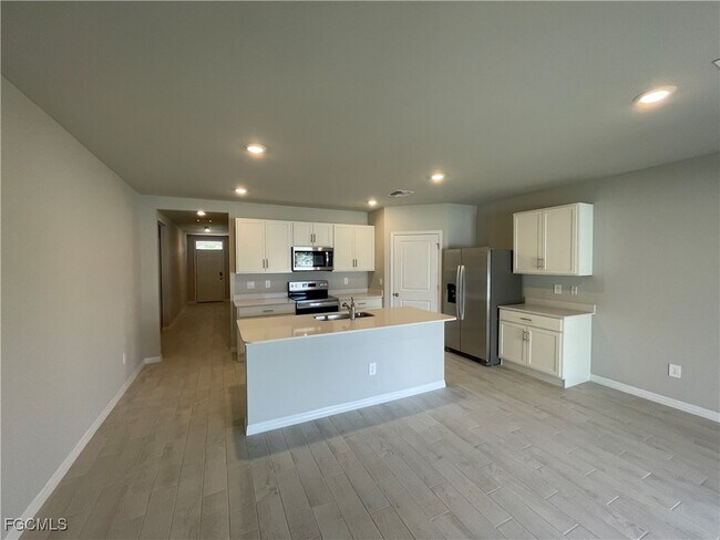 Foto del edificio - 3720 SW 12th Pl