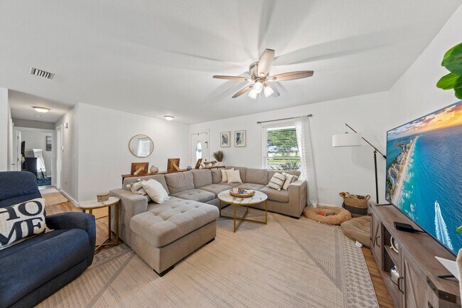 Foto del edificio - 109 Friar Tuck Dr