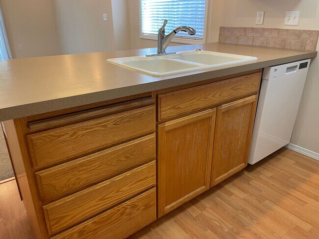 Foto del edificio - Charming three bedroom home near Kenton Park!