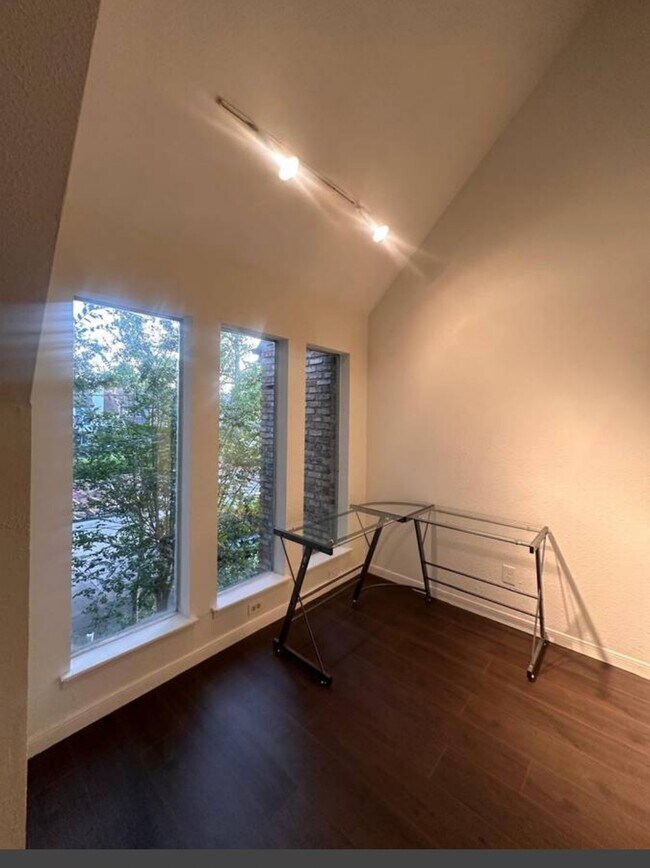 Foto del edificio - 17210 Imperial Valley Dr