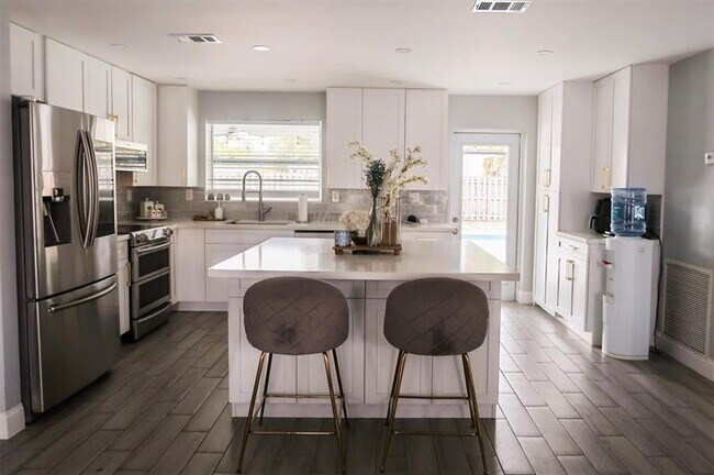 Foto del edificio - 5342 SW 103rd Ave