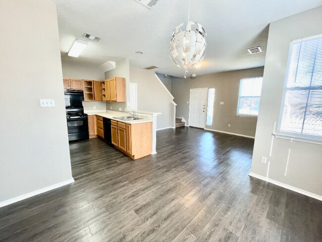 Foto del edificio - 13804 Harris Ridge Blvd