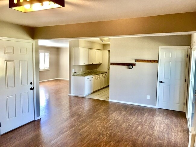 Building Photo - 7811 Cielo Vista Dr