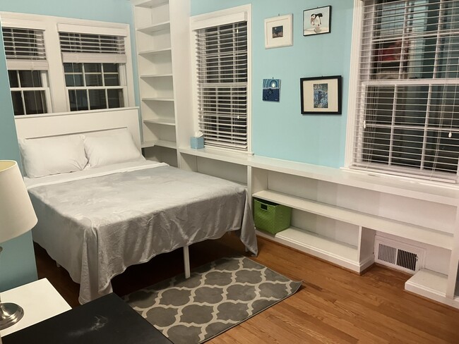 Side bedroom with bathroom attached - 3741 4th St N