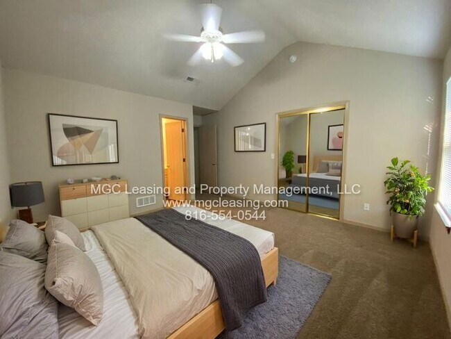 Foto del edificio - SOUTH GARDEN TOWNHOMES