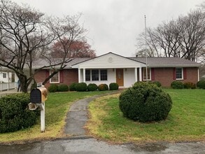 Building Photo - 2348 Johns Ln SW