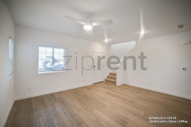 Building Photo - Unit