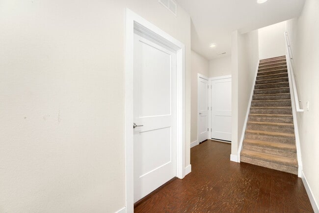 Building Photo - 1276 W 11th Ave