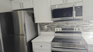 Building Photo - 5100 SW 41st St