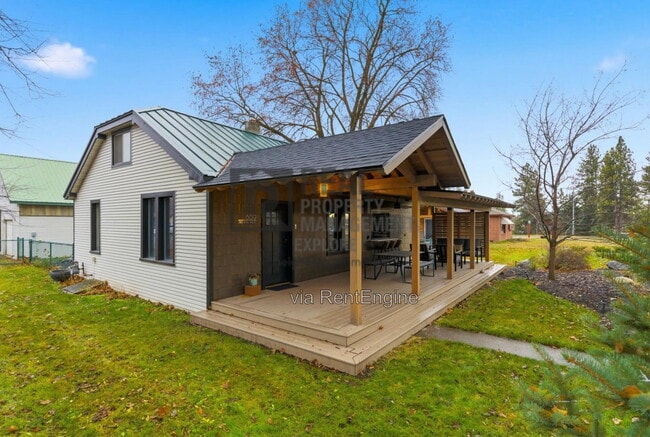 Building Photo - 809 3rd Ave W