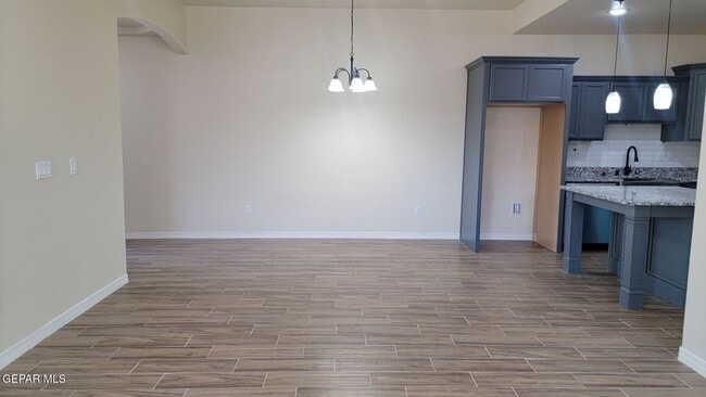 Building Photo - 125 Loma Vista Dr