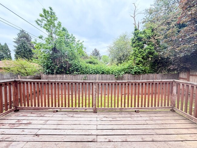 Building Photo - Tastefully Updated 2BR/1BA Home - Deck, Fenced Yard, Parking, Laundry, and more!