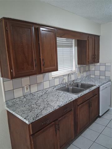 Building Photo - 1100 Maple View Dr