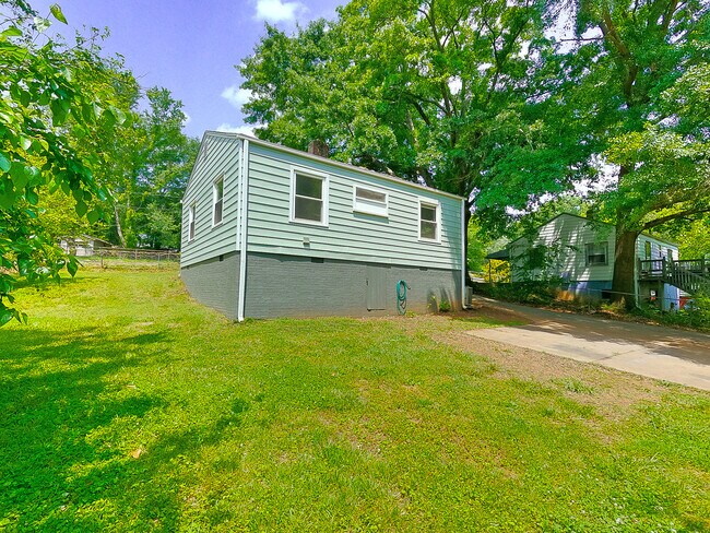 Building Photo - 110 Irene Cir
