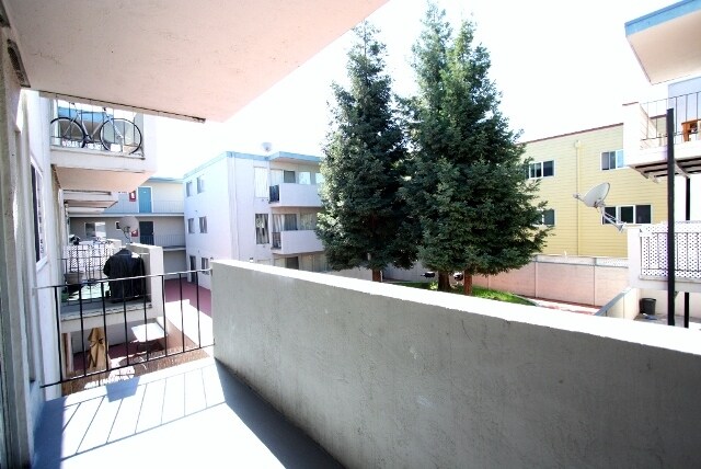 Building Photo - 407 Fairmount Ave