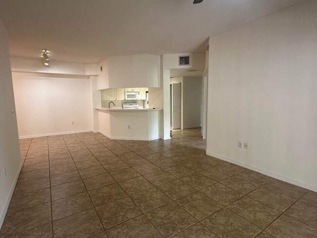 Building Photo - 3020 Alcazar Pl