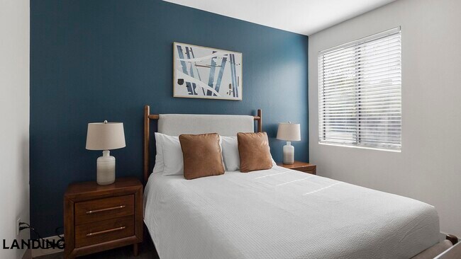 Foto del edificio - 2323 E Highland Ave
