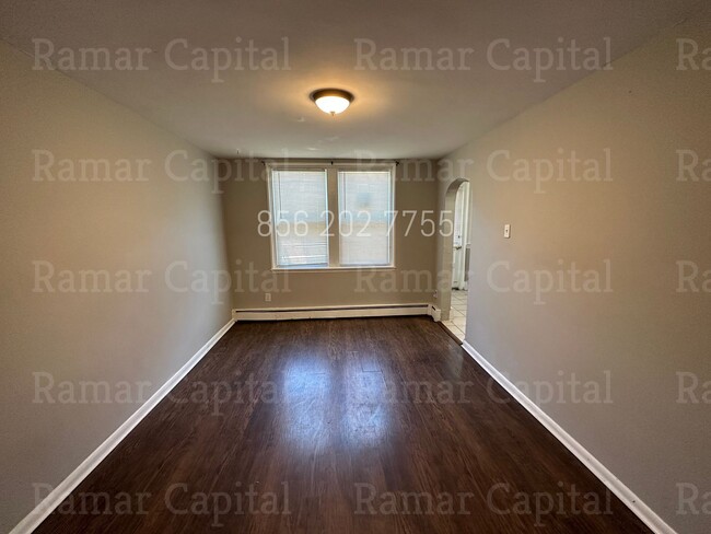 Building Photo - 3 Bedroom / 1 bath Row-house available NOW!!!