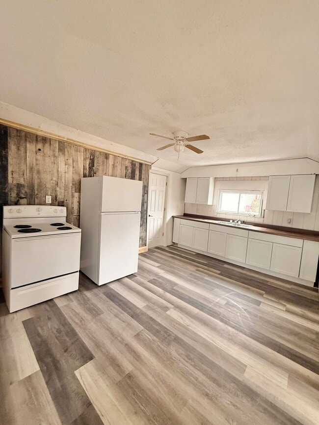 Building Photo - 705 Beautiful St