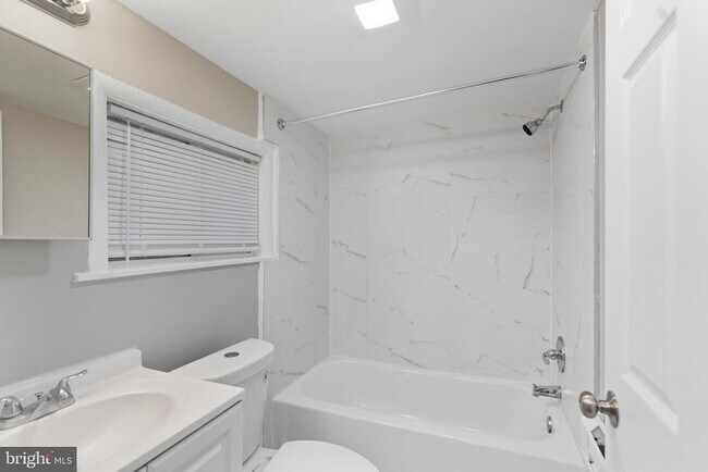 Foto del edificio - 3739 N Franklin St