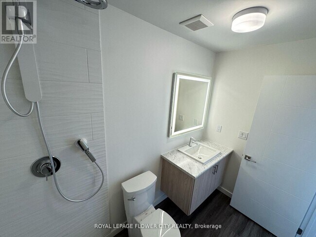 Building Photo - 9 Rainwater Ln