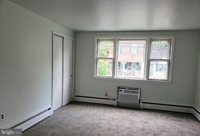 Foto del edificio - 416 E Montgomery Ave