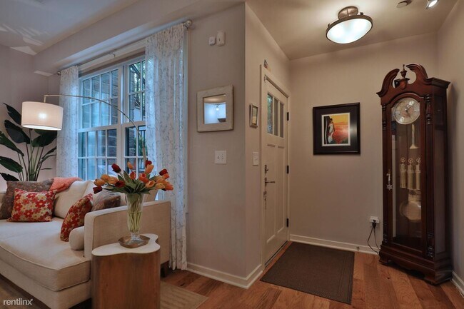 Building Photo - 1 br, 1 bath Condo - 190 E Gay St Unit G8