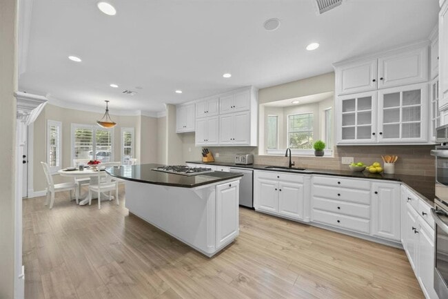 Building Photo - 4801 Interlachen Ln