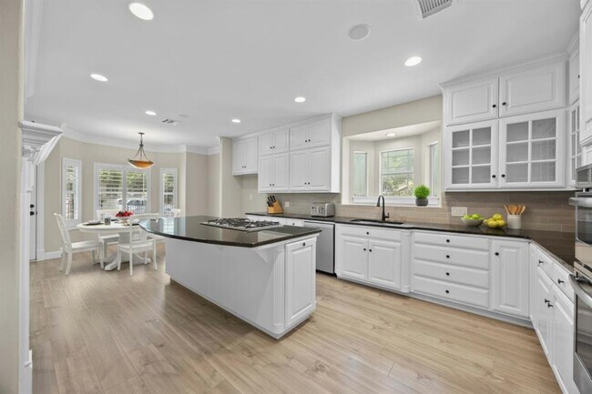 Foto del edificio - 4801 Interlachen Ln