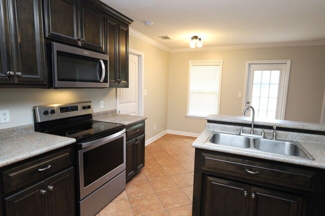Building Photo - 5313 Vine Dr