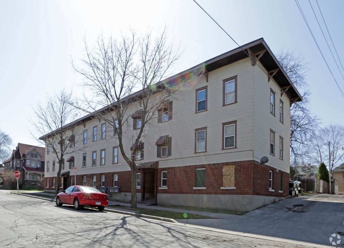 Foto del edificio - 3303-3311 W Juneau Ave
