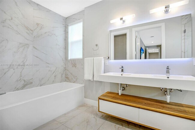 Foto del edificio - 3657 SW 26th St