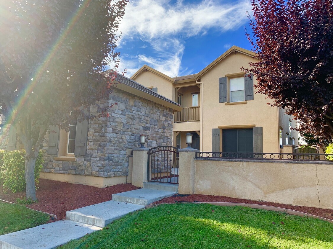 Foto principal - Gorgeous home in Patterson