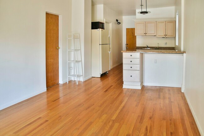 Foto del edificio - 2334 N Wayne Ave