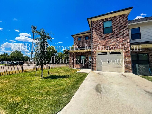 Foto del edificio - 322 Brothers Blvd