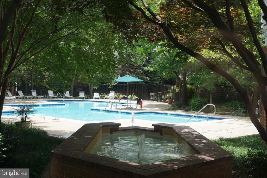 Primary Photo - 1527 Lincoln Way