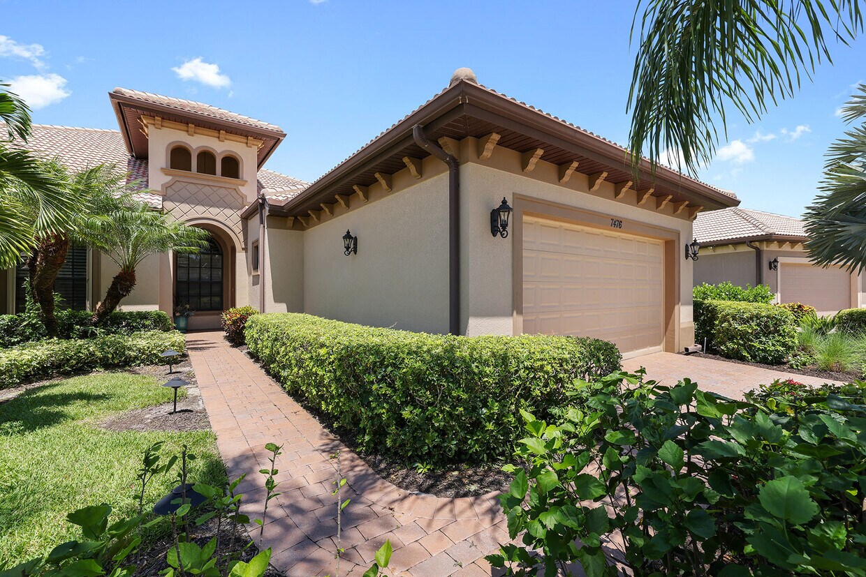 Primary Photo - 7476 Moorgate Point Way