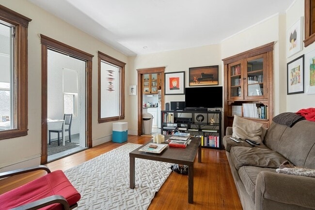 Building Photo - 18 Agassiz St