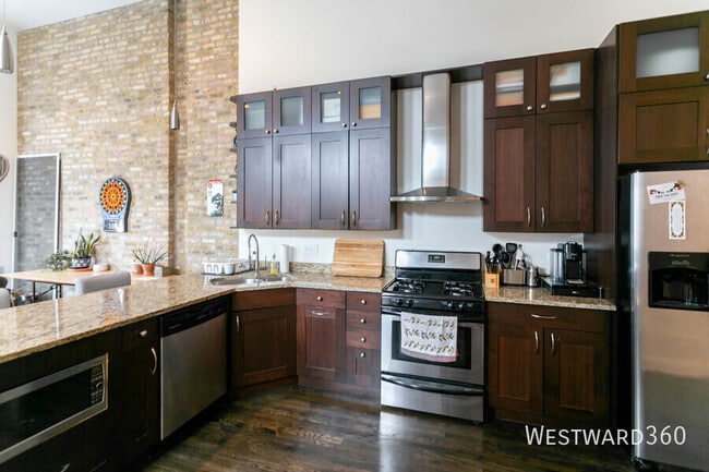 Building Photo - 1359 N Noble St