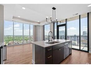 Building Photo - 360 N 5th St