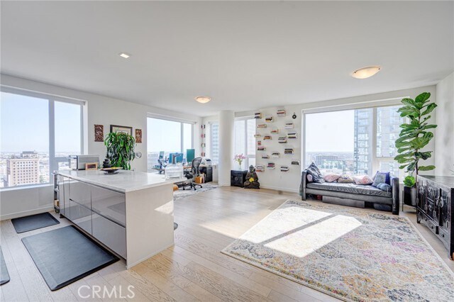 Foto principal - 1050 S Grand Ave