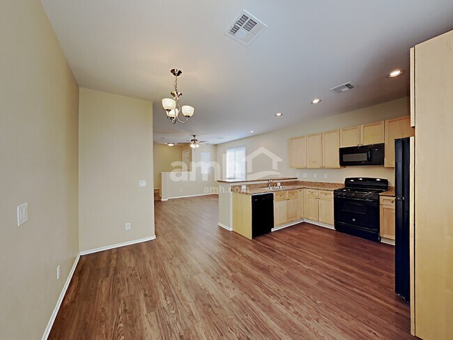 Building Photo - 10525 New London Ct