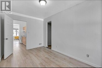 Building Photo - 104 Mulcaster St