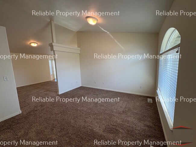 Foto del edificio - 1150 Kingswood Cir