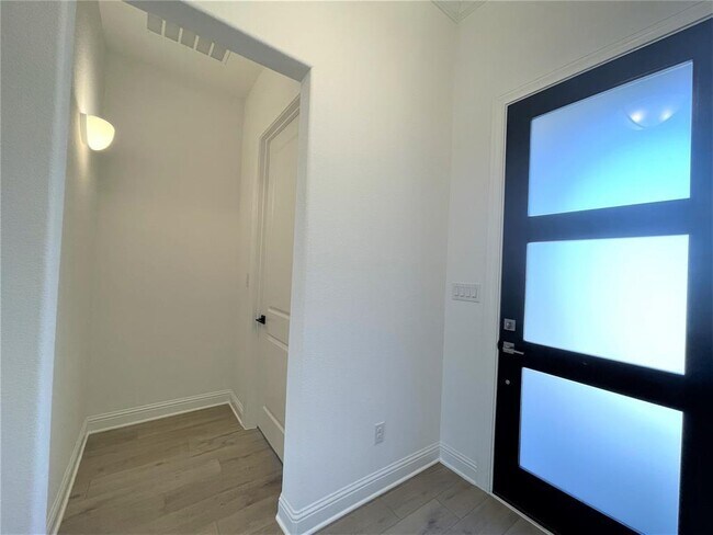 Building Photo - 900 Villa Rialto View